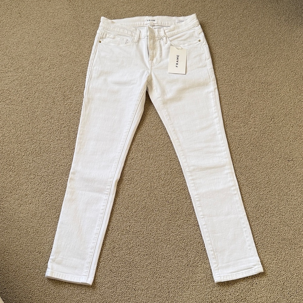 Brand new! FRAME Le Garçon tailored mid-rise boyfriend white jean. Size 26.